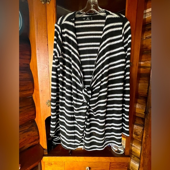 Volcom Wrap Sweater SZ S (Fits 4-10) Black and White Striped.NWOT - Picture 6 of 9